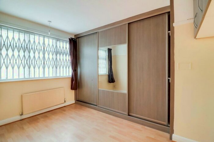 2 Bedroom Flat To Rent In Kenton Road, Harrow, HA3