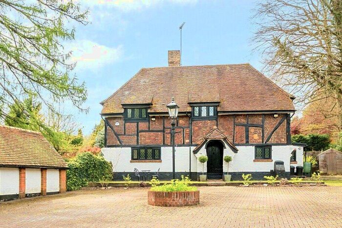 4 Bedroom Detached House To Rent In Green Dene, East Horsley, Leatherhead, KT24