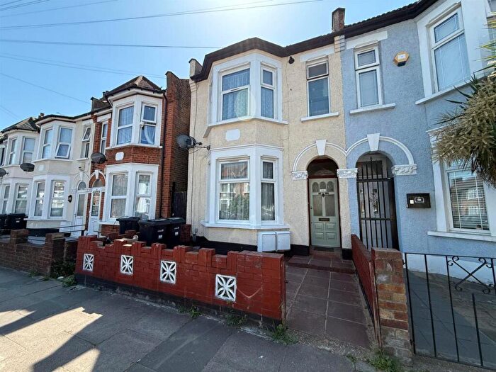 3 Bedroom End Of Terrace House For Sale In Highbury Gardens, Seven Kings, IG3