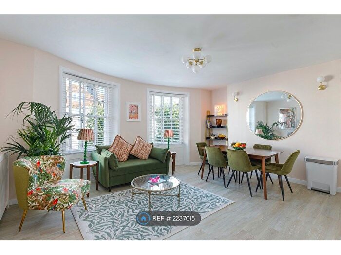 3 Bedroom Maisonette To Rent In Upper Rock Gardens, Brighton, BN2