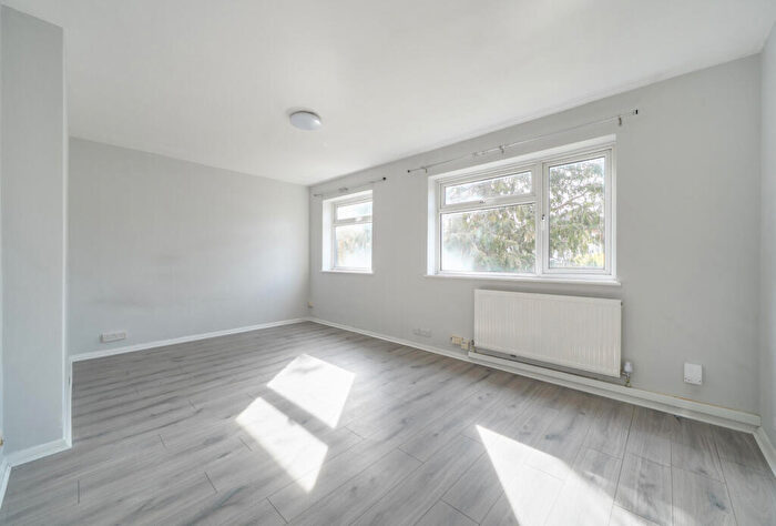 2 Bedroom Apartment For Sale In Ross Road, Wallington, SM6