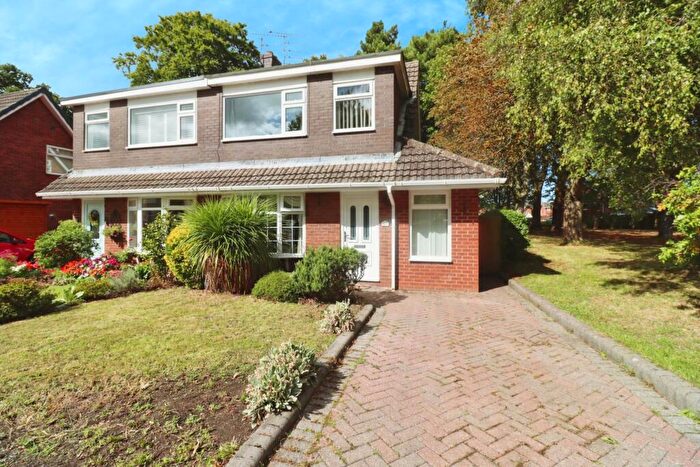 3 Bedroom Semi-Detached House For Sale In Hillwood Close, Spital, CH63