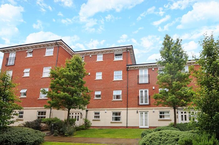 2 Bedroom Flat For Sale In Newbury, Berkshire, RG14