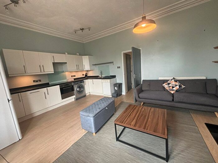 2 Bedroom Flat To Rent In Old Tiverton Road, Exeter, EX4