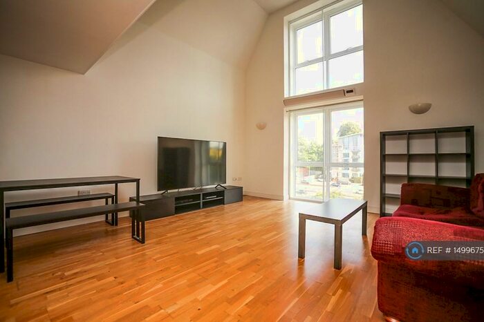 2 Bedroom Penthouse To Rent In Scotney Gardens, Maidstone, ME16