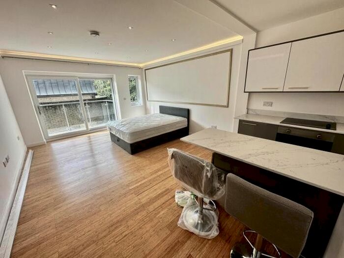 Studio To Rent In Goldhawk Road, London, W12