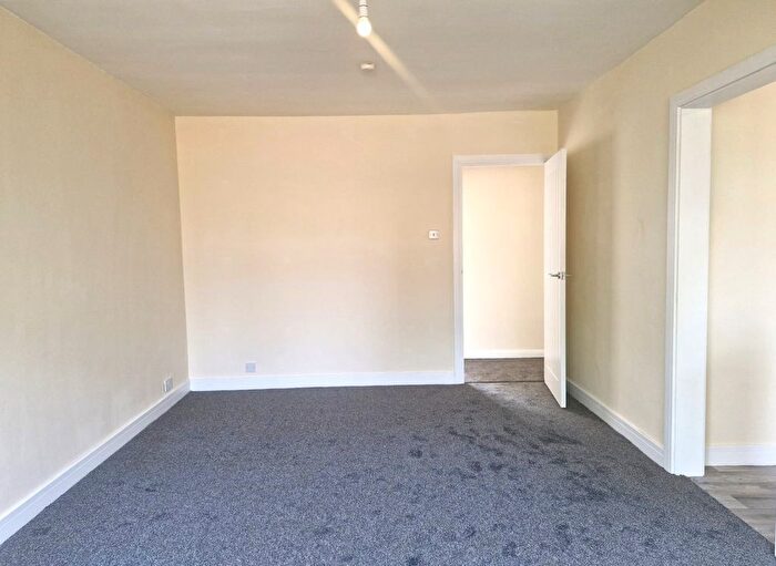 2 Bedroom Flat To Rent In Heathcote Grove, London, E4