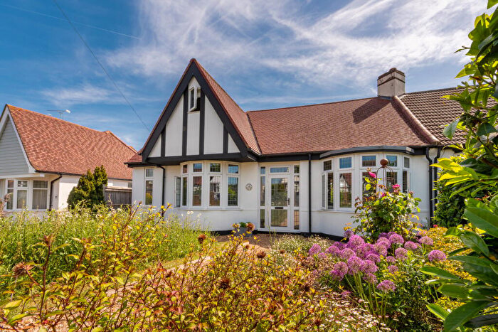 3 Bedroom Bungalow For Sale In Mead Way, Shirley, Croydon, CR0