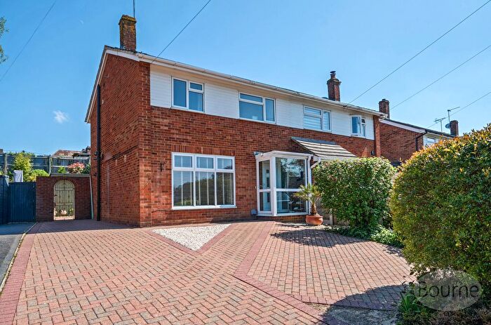 3 Bedroom Semi Detached House For Sale In York Road, Ash, Surrey, GU12