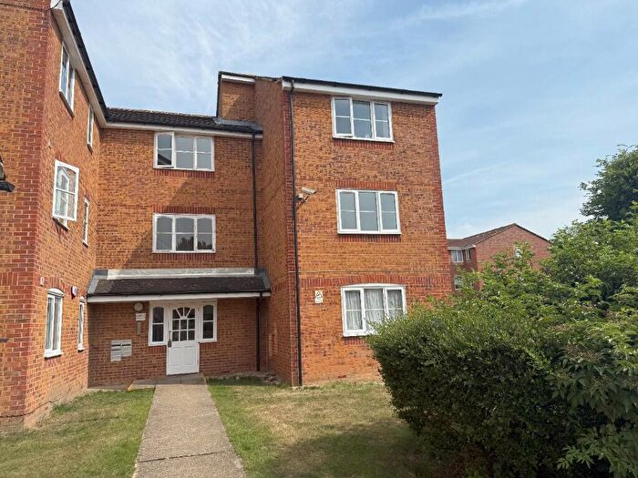 2 Bedroom Flat To Rent In Mullards Close, Carshalton, Greater London, CR4