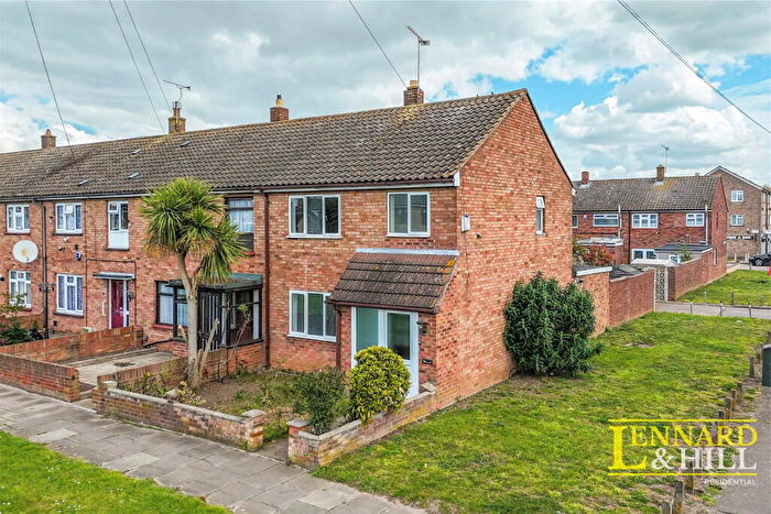 3 Bedroom End Of Terrace House For Sale In Laird Avenue, Grays, RM16