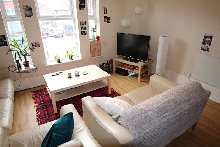 3 Bedroom Flat To Rent In Wilmslow Road, Withington, Manchester, M20