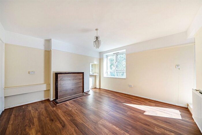3 Bedroom Flat For Sale In Goldsmith Road, London, SE15