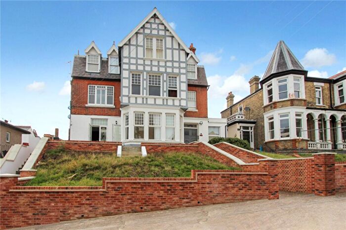 1 Bedroom Apartment For Sale In Palmerston Road, Westcliff-on-Sea, Essex, SS0