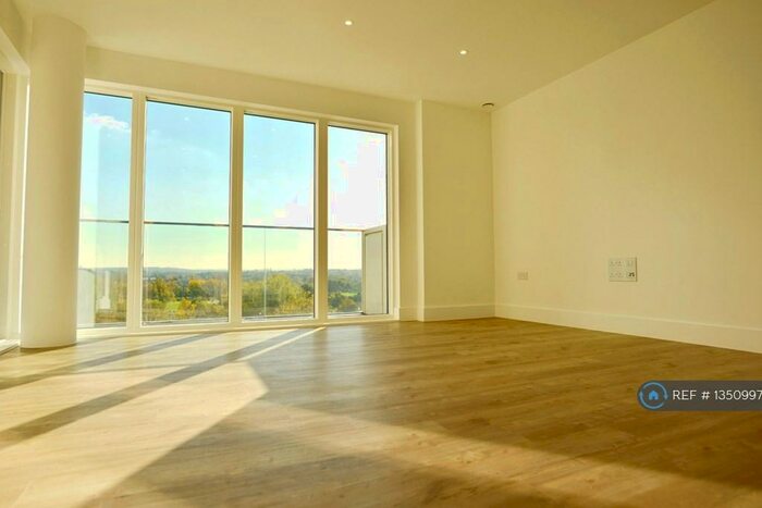 2 Bedroom Flat To Rent In Larkin House, London, SE3