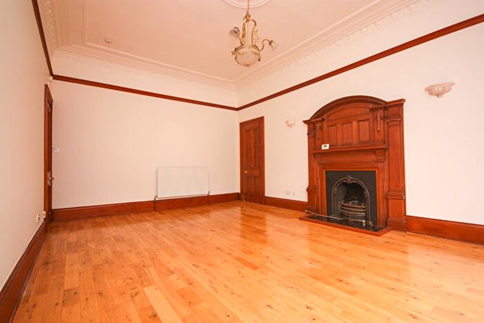 4 Bedroom Flat To Rent In Turnberry Road, Glasgow, G11