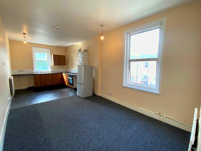 3 Bedroom Maisonette To Rent In Worthing Road, Southsea, PO5