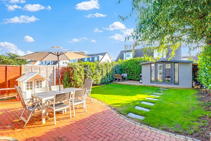 2 Bedroom Semi-Detached House For Sale In Danesfield, Benfleet, SS7