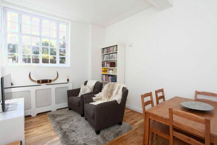 2 Bedroom Flat To Rent In Hampstead Way, Hampstead Garden Suburb, London, NW11