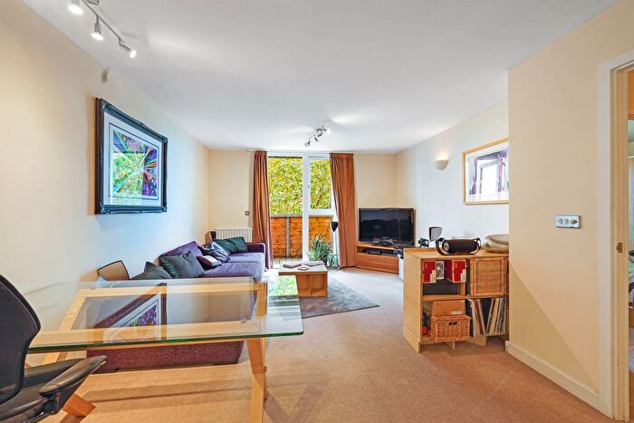 2 Bedroom Flat For Sale In Wenlock Street, London, N1