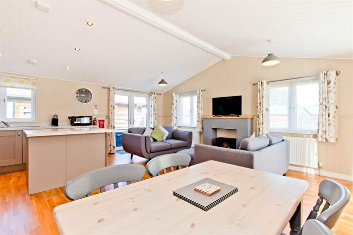 2 Bedroom Detached Bungalow For Sale In Warren Wood, BN24