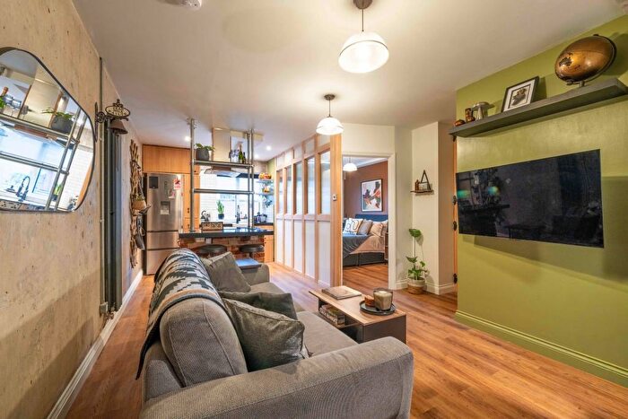 1 Bedroom Flat For Sale In Jessop Court, Ferry Street, Bristol, BS1