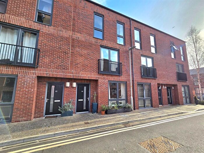 3 Bedroom Town House For Sale In Friars Orchard, Gloucester, GL1