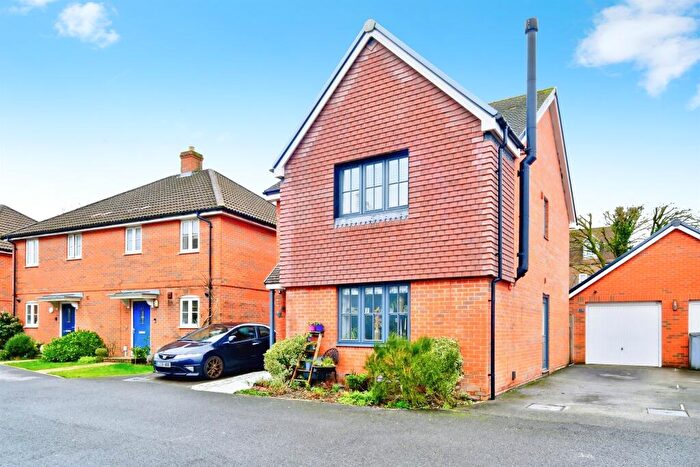 3 Bedroom Detached House For Sale In Anstee Road, Shaftesbury, SP7