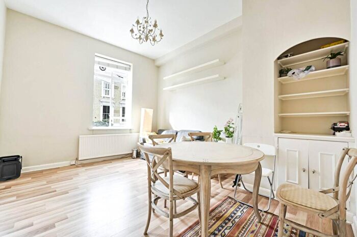 2 Bedroom Flat To Rent In Ifield Road, Earls Court, London, SW10