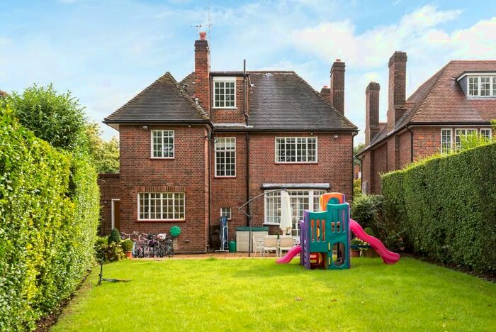 6 Bedroom Detached House To Rent In Holne Chase, Hampstead Garden Suburb, N2
