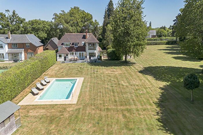 5 Bedroom Detached House For Sale In Tanners Lane, Reading, RG4