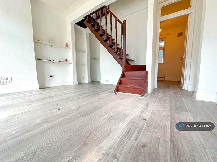 3 Bedroom Terraced House To Rent In Green Lane, Ilford, IG1