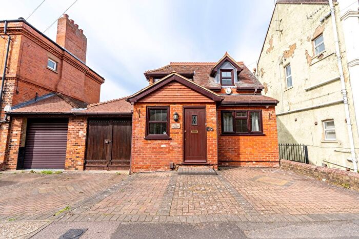 4 Bedroom Detached House For Sale In Borstal Road, Rochester, ME1