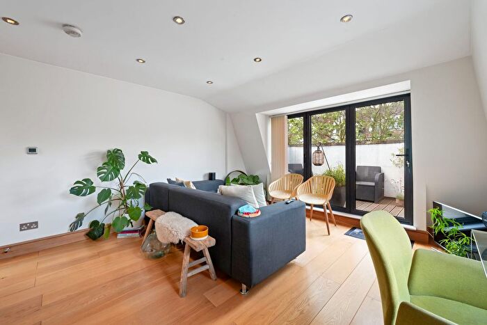 1 Bedroom Flat To Rent In King Street, Hammersmith, London, W6