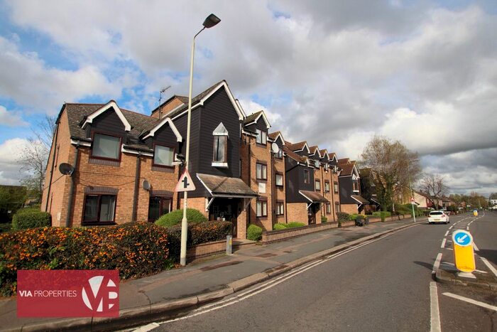 2 Bedroom Flat To Rent In Windmill Lane, Waltham Cross, EN8