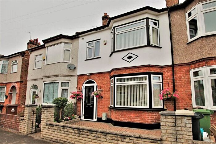 4 Bedroom Terraced House To Rent In Burlington Gardens, Romford, RM6
