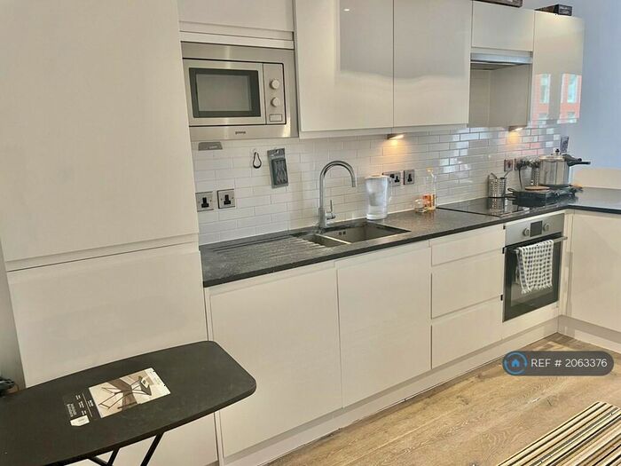 1 Bedroom Flat To Rent In Garrard House, Reading, RG1