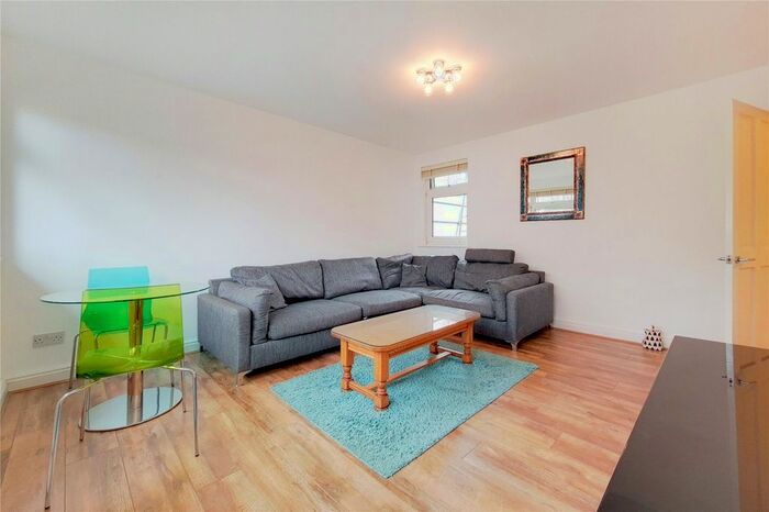 2 Bedroom Flat To Rent In Oakhill Road, Putney, SW15