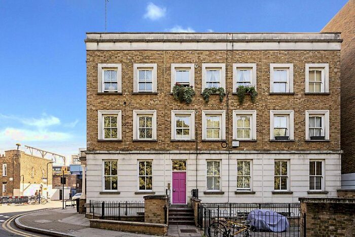 3 Bedroom Flat To Rent In Martello Street, London, E8