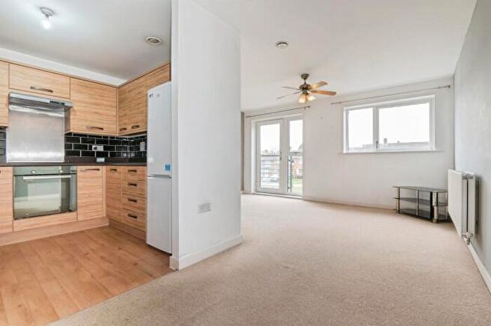 2 Bedroom Apartment To Rent In Hinkler Road, Southampton, SO19