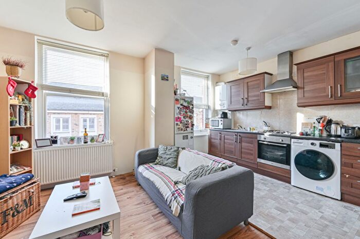 2 Bedroom Flat To Rent In Hereford House, Brixton, SW2