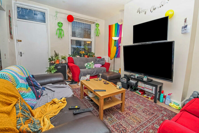 5 Bedroom Terraced House To Rent In Cardigan Lane, LS4