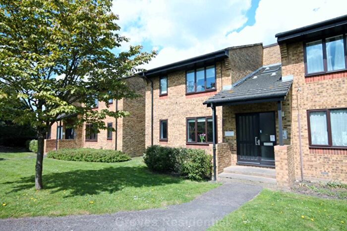 1 Bedroom Flat To Rent In Cheltenham Close, New Malden, KT3