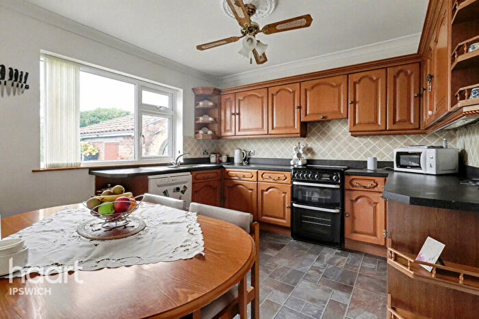 2 Bedroom Detached Bungalow For Sale In Old Norwich Road, Ipswich, IP1
