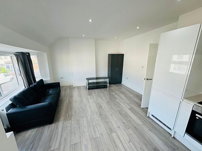 2 Bedroom Flat To Rent In Langdale Avenue, Mitcham, CR4