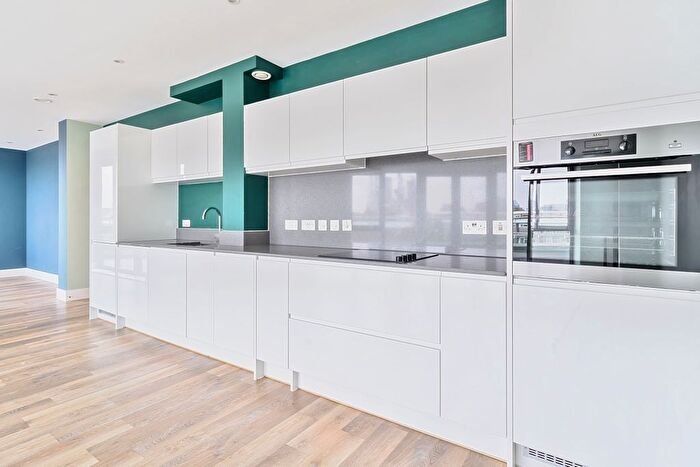 2 Bedroom Flat To Rent In Corio House, Bermondsey, SE1