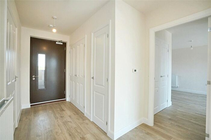 2 Bedroom Apartment To Rent In Genome Close, Cambridge, Cambridgeshire, CB3