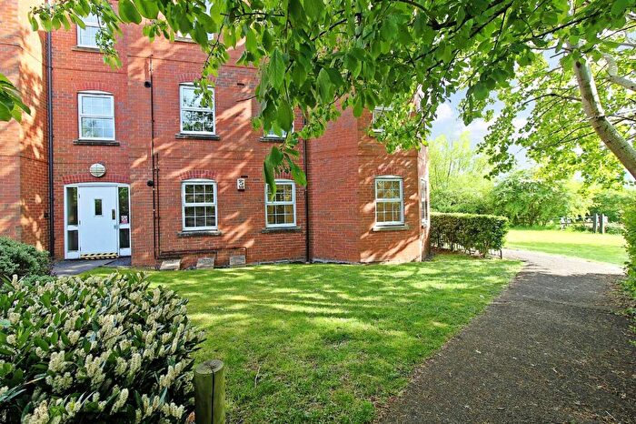 2 Bedroom Flat For Sale In Lock Keeper Close, Wigston, LE18
