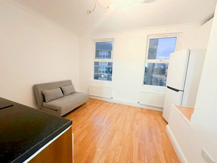 1 Bedroom Flat To Rent In Barnabas Road, Hackney, E9