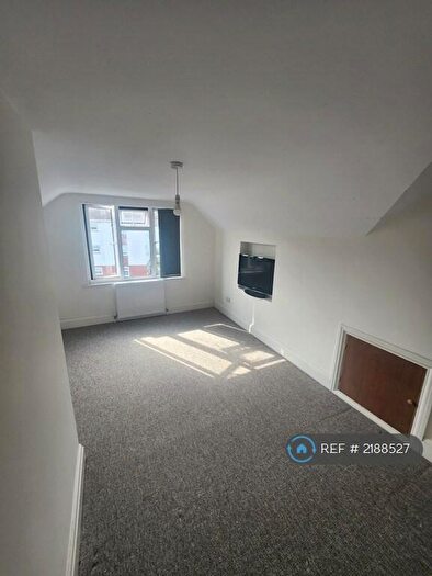 4 Bedroom Maisonette To Rent In Druid Hill, Bristol, BS9